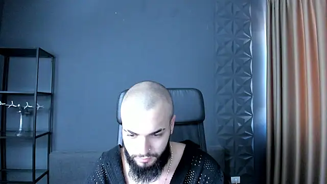 Snapshot of OscarWillss chatting on 05/28/26, 04:21 OscarWillss online show from 05/28/26, 04:21