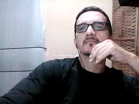 Snapshot of DouglasBr22 chatting on 05/10/26, 03:33 DouglasBr22 online show from 05/10/26, 03:33