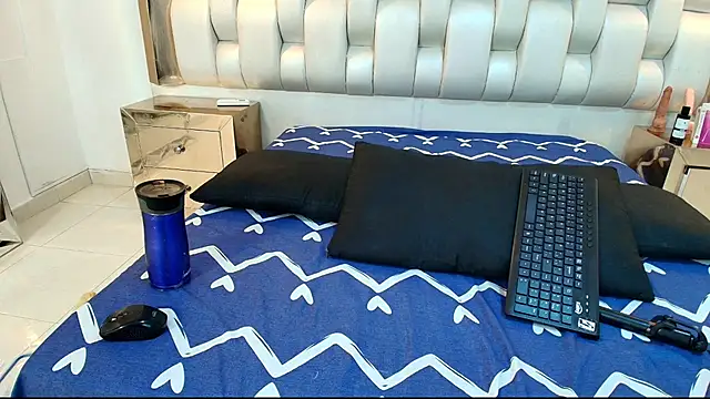 Snapshot of ShalonLebron chatting on 06/05/26, 12:33 ShalonLebron online show from 06/05/26, 12:33
