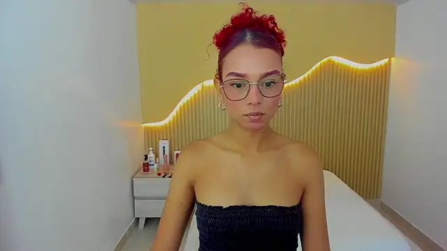 Snapshot of GINAMORELO chatting on 06/10/26, 01:21 GINAMORELO online show from 06/10/26, 01:21