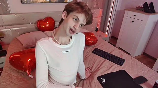 Snapshot of Bimbo_boy_ chatting on 06/05/26, 04:56 Bimbo boy online show from 06/05/26, 04:56