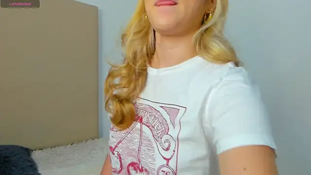 Alesssia Moon online show from 07/07/26, 12:31