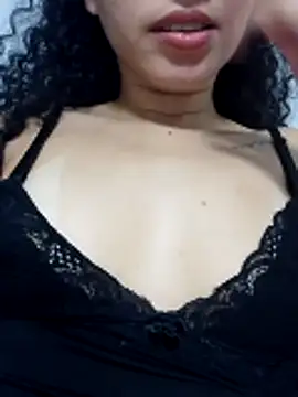 Snapshot of venuseyes25 chatting on 06/06/26, 06:07 venuseyes25 online show from 06/06/26, 06:07