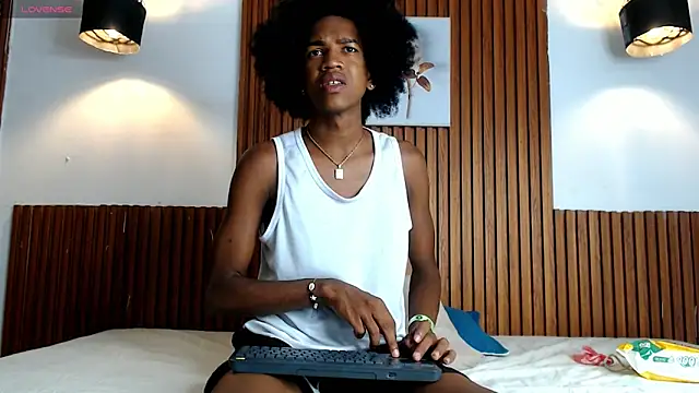 Snapshot of Afrowayuu chatting on 05/16/26, 05:56 Afrowayuu online show from 05/16/26, 05:56