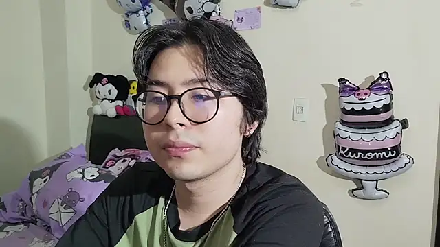 Snapshot of kuromi_boy chatting on 05/23/26, 01:55 kuromi boy online show from 05/23/26, 01:55