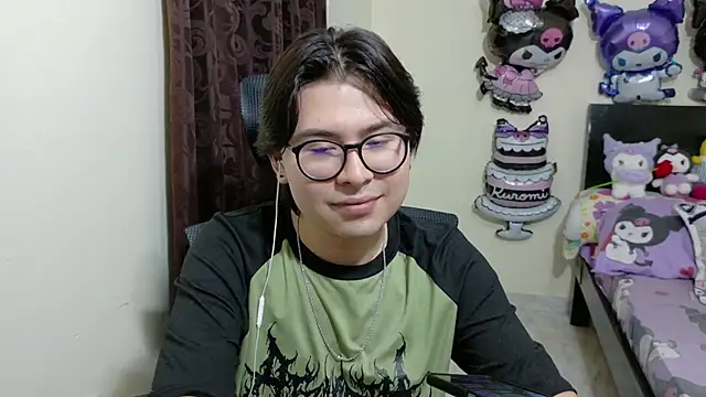 Snapshot of kuromi_boy chatting on 06/10/26, 01:17 kuromi boy online show from 06/10/26, 01:17