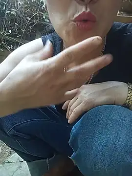 linhbaby01 online show from 05/25/26, 10:43