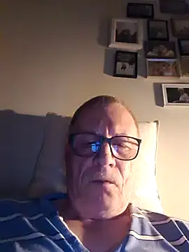 Snapshot of NextAct92 chatting on 05/17/26, 10:17 NextAct92 online show from 05/17/26, 10:17