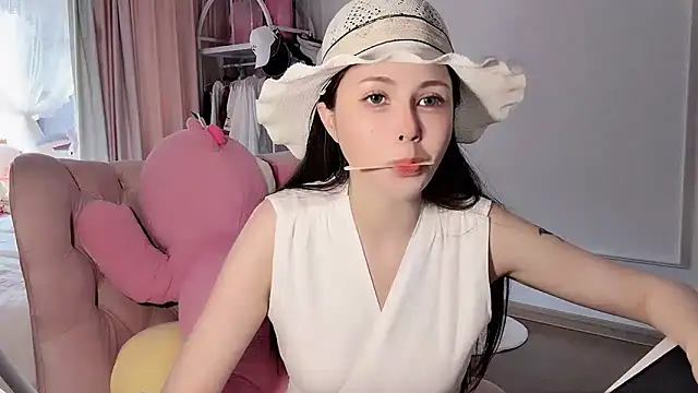 Snapshot of Aisssss- chatting on 06/14/26, 09:22 Aisssss- online show from 06/14/26, 09:22