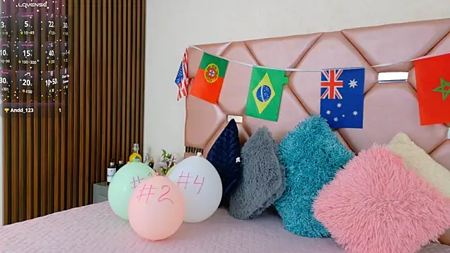 Juliia cruz  online show from 07/10/26, 11:35