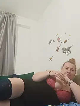 Snapshot of JuliaBestX chatting on 06/09/26, 07:03 JuliaBestX online show from 06/09/26, 07:03
