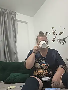 JuliaBestX online show from 07/22/26, 10:34