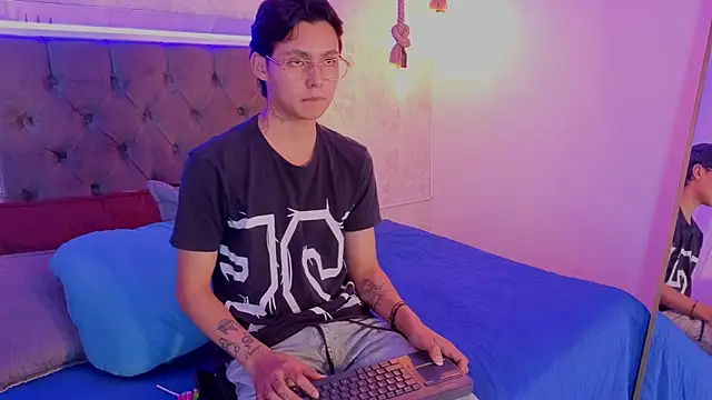 Snapshot of tian_sex chatting on 05/22/26, 03:57 tian sex online show from 05/22/26, 03:57