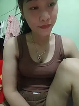 Snapshot of Logii_x chatting on 06/11/26, 03:04 Logii x online show from 06/11/26, 03:04