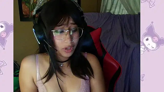 Snapshot of laritlover chatting on 06/20/26, 05:10 laritlover online show from 06/20/26, 05:10