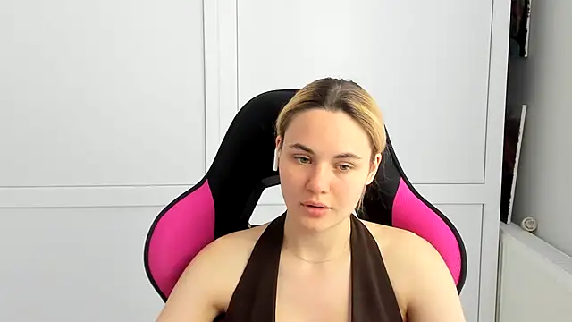 Snapshot of Emma_starrs_ chatting on 06/14/26, 12:40 Emma starrs online show from 06/14/26, 12:40