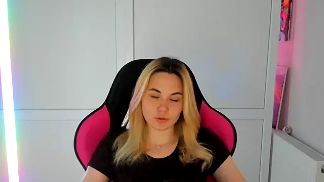 Emma starrs  online show from 06/20/26, 06:33