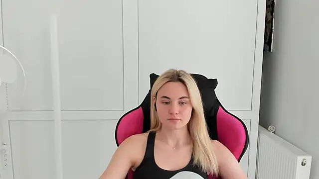 Emma starrs  online show from 07/06/26, 04:42