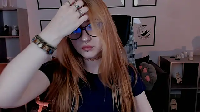Snapshot of lanafitch chatting on 05/17/26, 10:33 lanafitch online show from 05/17/26, 10:33