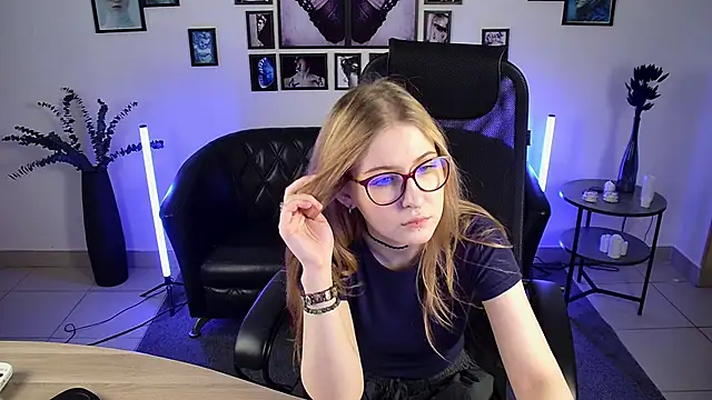 Snapshot of lanafitch chatting on 06/11/26, 10:24 lanafitch online show from 06/11/26, 10:24