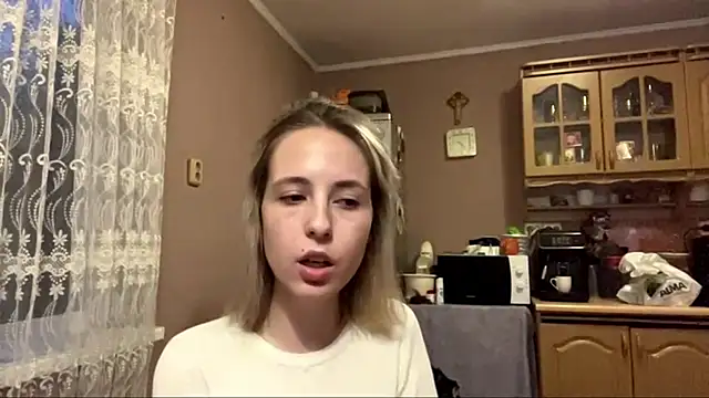 Snapshot of DaphneAmor chatting on 05/14/26, 06:26 DaphneAmor online show from 05/14/26, 06:26