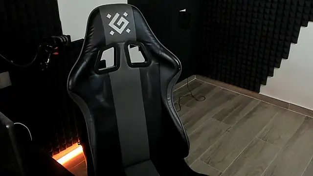 More than friend online show from 07/11/26, 02:53