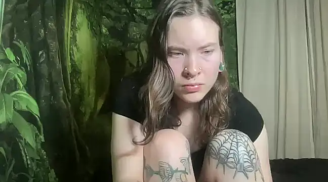 Snapshot of mo0ngoddess chatting on 01/11/25, 08:33 mo0ngoddess online show from 01/11/25, 08:33