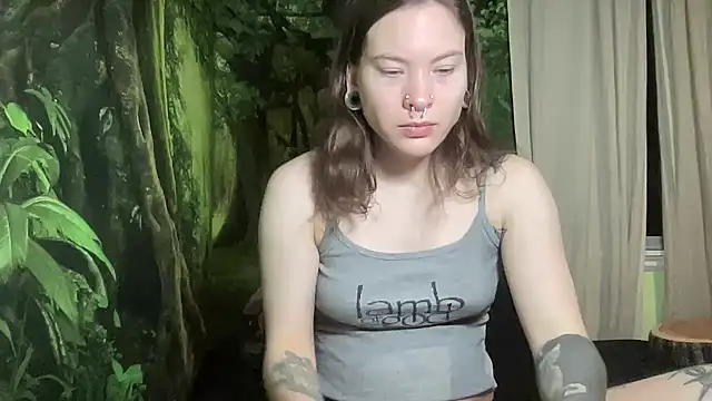 Snapshot of mo0ngoddess chatting on 01/15/25, 02:06 mo0ngoddess online show from 01/15/25, 02:06