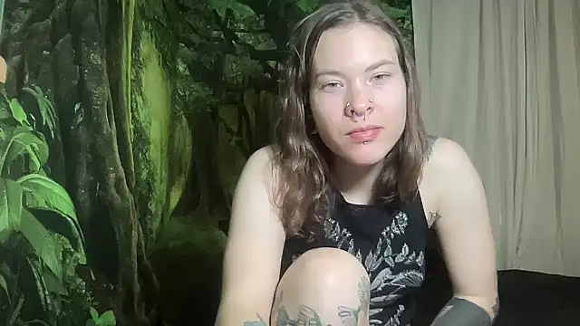 Snapshot of mo0ngoddess chatting on 01/16/25, 05:21 mo0ngoddess online show from 01/16/25, 05:21