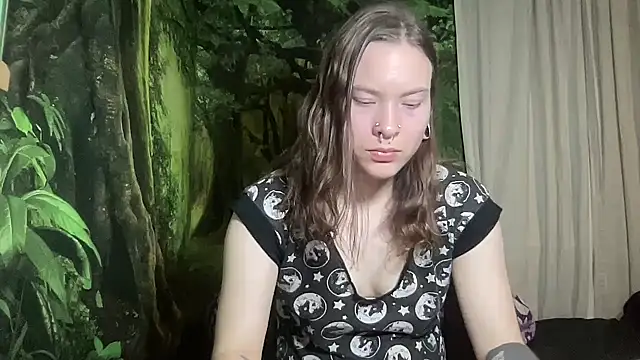 Snapshot of mo0ngoddess chatting on 01/18/25, 04:37 mo0ngoddess online show from 01/18/25, 04:37