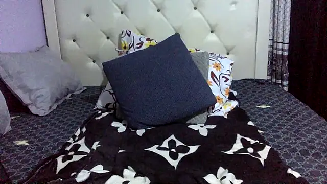 Snapshot of creamyamber chatting on 09/28/25, 03:12 creamyamber online show from 09/28/25, 03:12