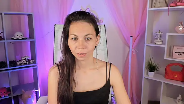 Snapshot of TrasyMorris chatting on 05/18/26, 04:07 TrasyMorris online show from 05/18/26, 04:07