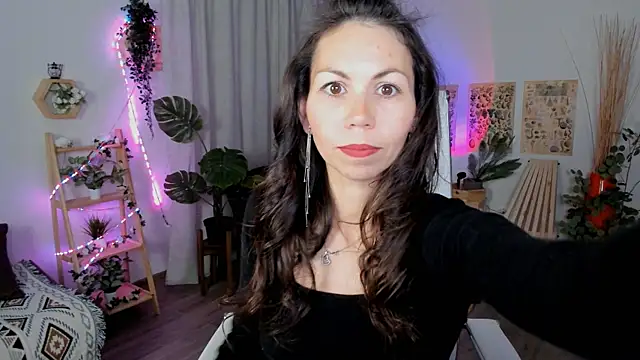 Snapshot of TrasyMorris chatting on 06/01/26, 04:14 TrasyMorris online show from 06/01/26, 04:14
