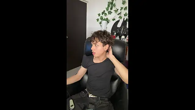Snapshot of DanteSaint chatting on 06/02/26, 05:59 DanteSaint online show from 06/02/26, 05:59