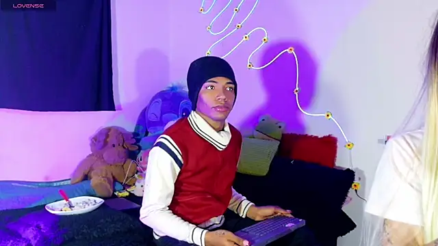 Snapshot of violeta_E_ chatting on 05/18/26, 04:29 violeta E online show from 05/18/26, 04:29