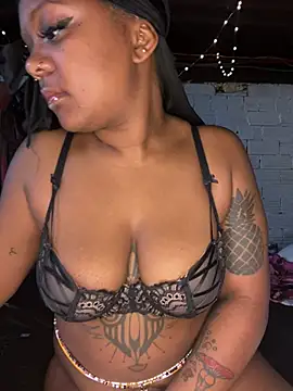 Snapshot of angelbby_ chatting on 05/31/26, 06:09 angelbby online show from 05/31/26, 06:09