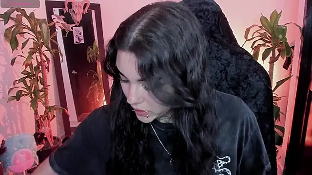 Snapshot of MissCharlottte_18 chatting on 06/03/26, 03:20 MissCharlottte 18 online show from 06/03/26, 03:20