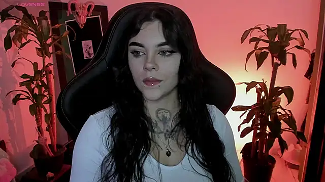 MissCharlottte 18 online show from 07/17/26, 02:40