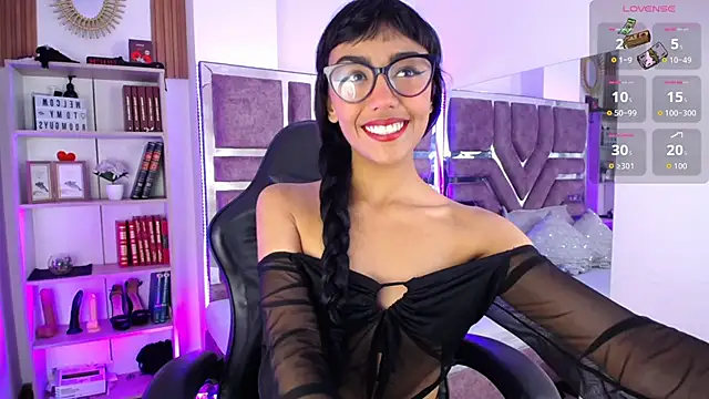 Snapshot of Violett_Gardenn chatting on 06/10/26, 11:31 Violett Gardenn online show from 06/10/26, 11:31