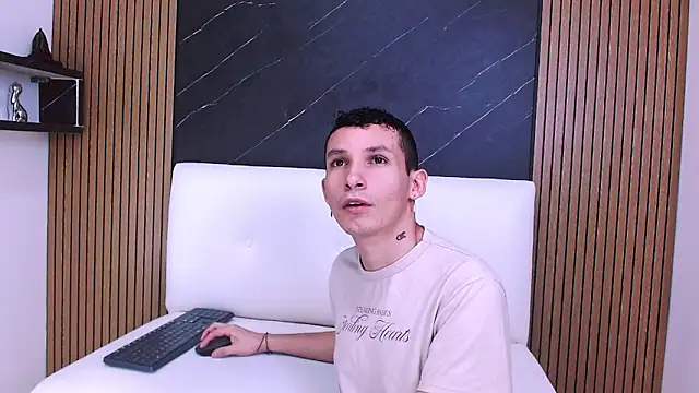 Snapshot of Isak_Berekoa chatting on 05/24/26, 03:00 Isak Berekoa online show from 05/24/26, 03:00