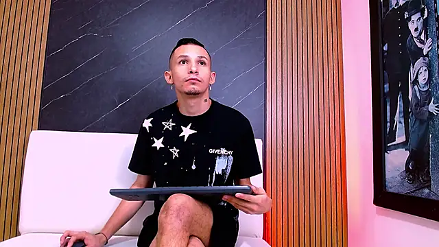 Snapshot of Isak_Berekoa chatting on 06/06/26, 10:53 Isak Berekoa online show from 06/06/26, 10:53