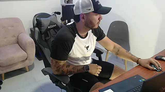 Snapshot of Thiago_420 chatting on 05/28/26, 11:02 Thiago 420 online show from 05/28/26, 11:02
