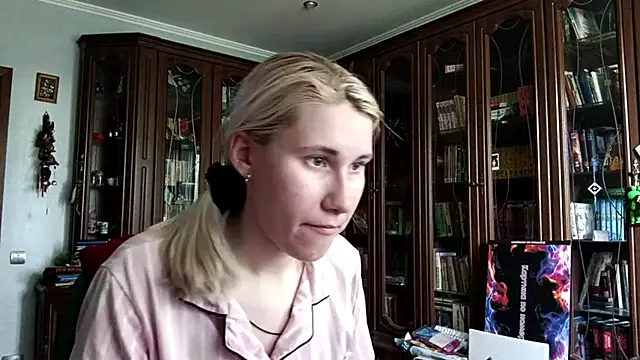 Snapshot of lolkabiolka chatting on 06/13/26, 06:33 lolkabiolka online show from 06/13/26, 06:33