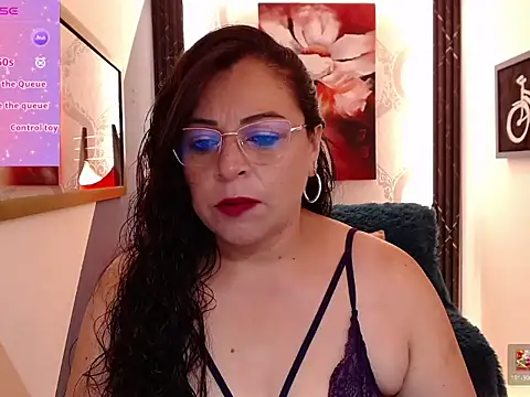 Snapshot of kamy_loort chatting on 05/22/26, 02:01 kamy loort online show from 05/22/26, 02:01