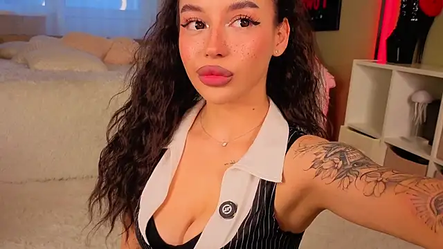 Regina Amour online show from 07/25/26, 06:16