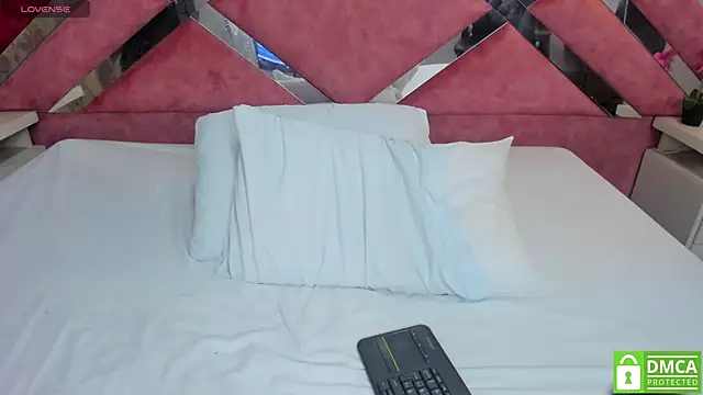 Snapshot of MiaInk_ chatting on 05/19/26, 01:56 MiaInk online show from 05/19/26, 01:56
