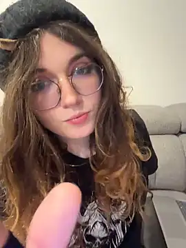 Snapshot of cutypiefull chatting on 05/16/26, 12:18 cutypiefull online show from 05/16/26, 12:18