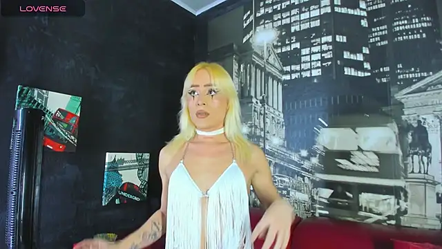 Snapshot of Domina_Diosaa chatting on 06/12/26, 04:00 Domina Diosaa online show from 06/12/26, 04:00