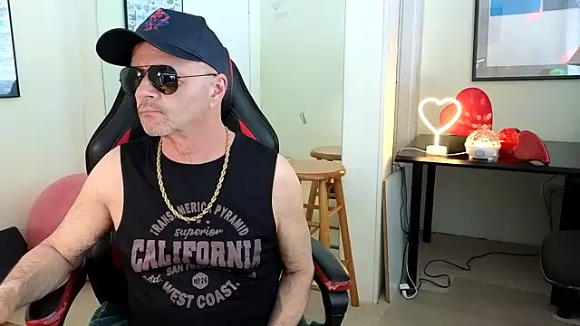 hotdadbod online show from 03/06/25, 09:31