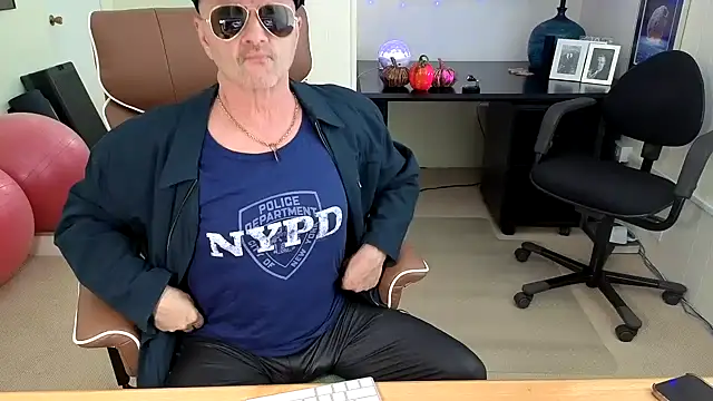 hotdadbod online show from 10/31/25, 08:43